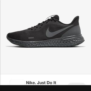 Men’s Nike Revolution 5